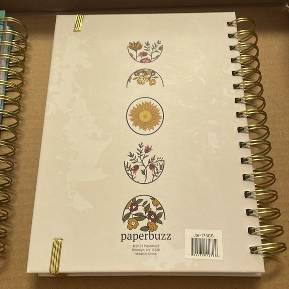 New Paperbuzz Notebook /Journals “Notes & Thoughts" 8.6” x 6.5” - Picture 6 of 8